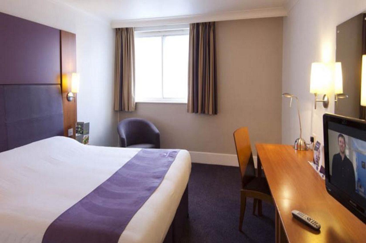 Premier Inn Cardiff North Exterior foto